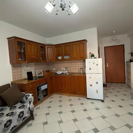 Mali I Robit, Albania With Pool View Apartment *